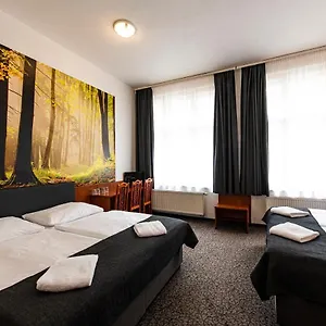 zlata-vaha.praguehotelsweb.com/